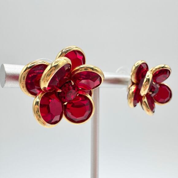 Vintage Red Austrian Crystal Cluster Flower Stud Earrings Sparkling Gold Tone - Picture 7 of 10